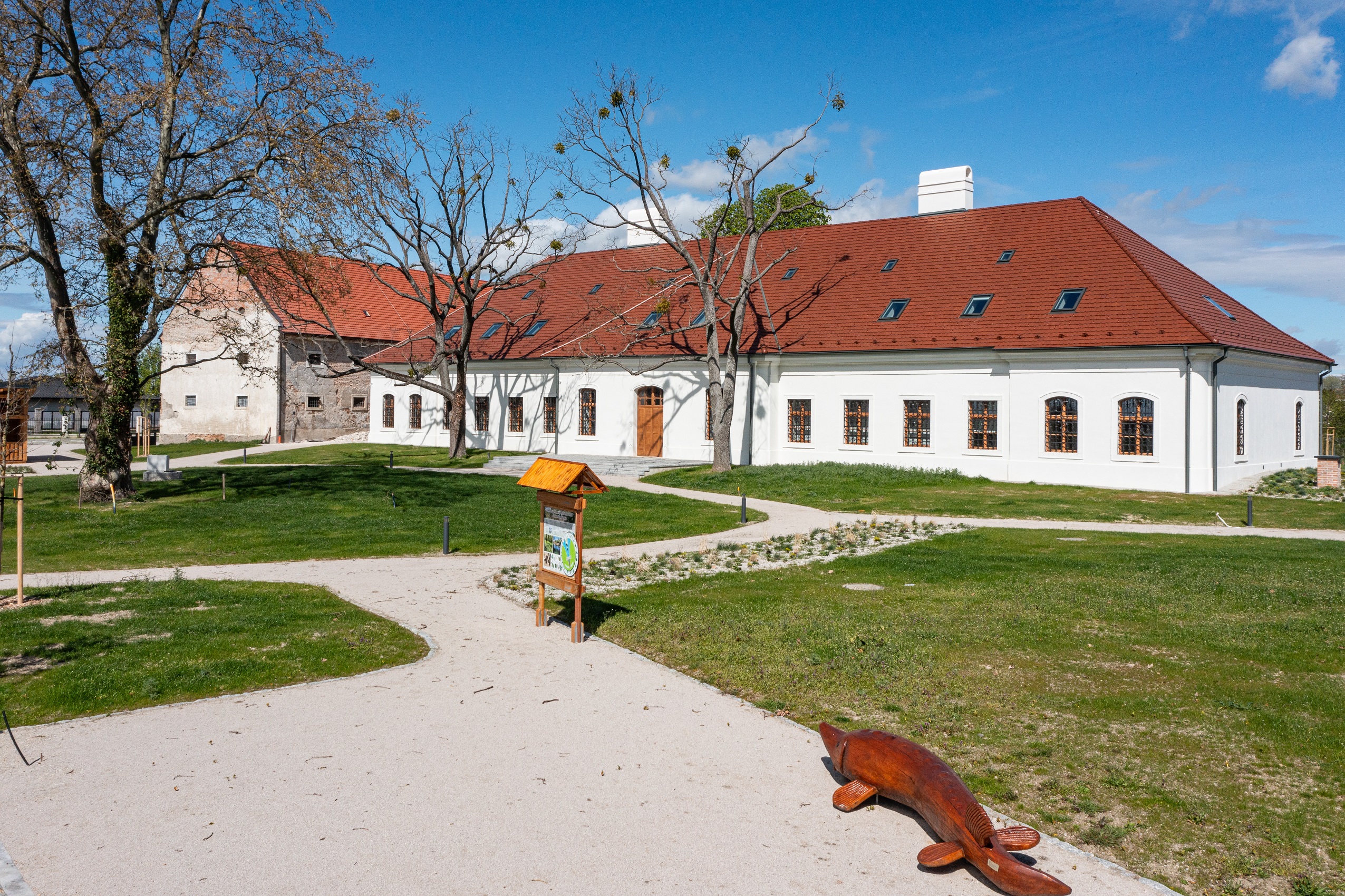 Sensible Rekonstruktion des Herrenhauses in Čunovo zum Ekozentrum